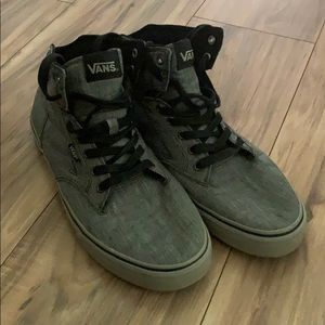 Men’s grey high top vans